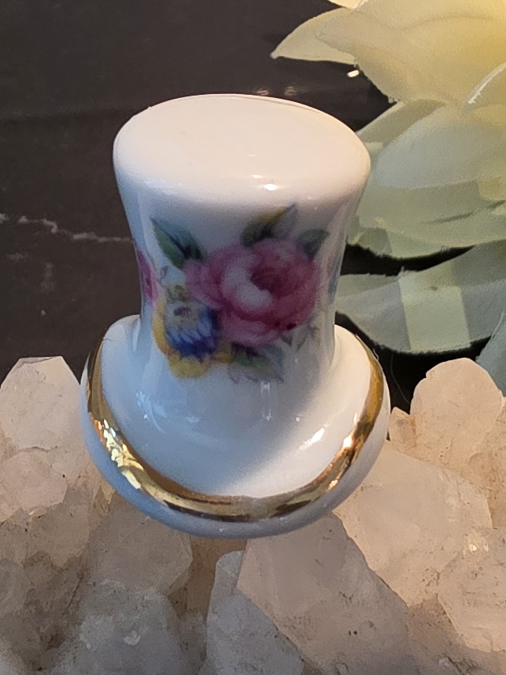 Porcelain Floral Top Hat Figurine with Gold TrimTiny but full of vintage charm!